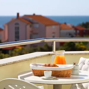 https://the-florens-residence-with-the-pool-and-the-barbecue.hotelinzadar.com