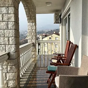 Giani With Swimming Pool Apartment