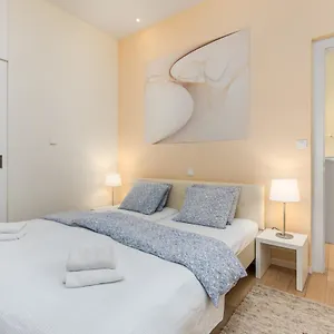 https://apartment-rona-opatija-superior.in-istria.net